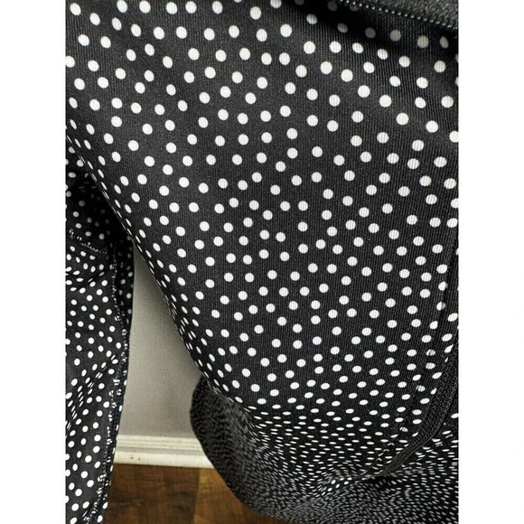 Women’s Nike  golf Dri Fit Black Polka Dot  Quarter Zip Long Sleeve Size Small - Picture 2 of 8